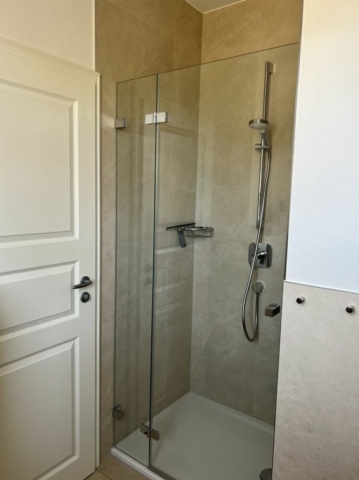 Gästebad mit Dusche WC Waschbecken