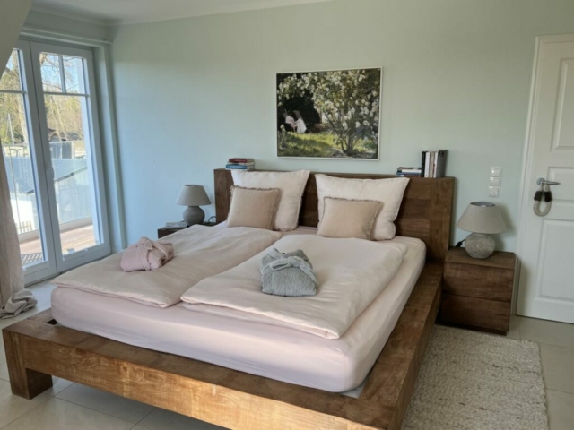 gemuetliches Bett, 180 x 200 m